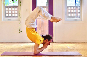 Professeur de Yoga Montréal - Yoga en Entreprise Professeur de Yoga Montréal - Yoga en Entreprise