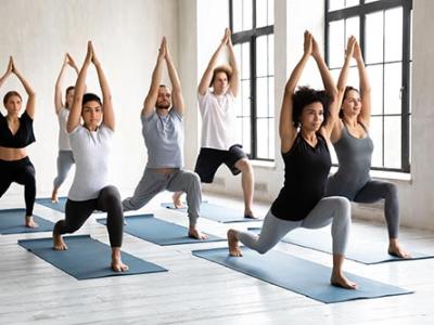 Yoga pour employées en milieu de travail
