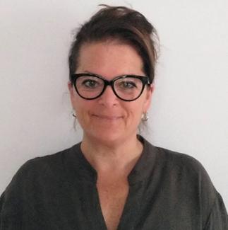 Professeure de yoga à domicile, en entreprise ou avec aînés